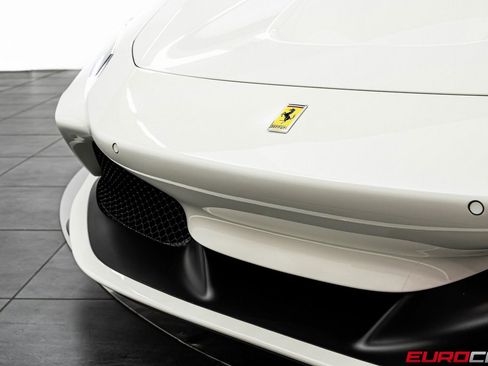Used 2021 Ferrari F8 Tributo image 12