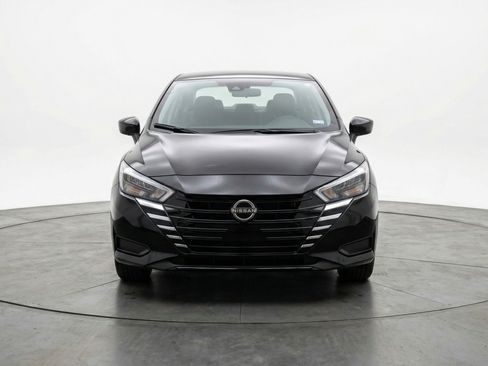 Used 2025 Nissan Versa SV image 2