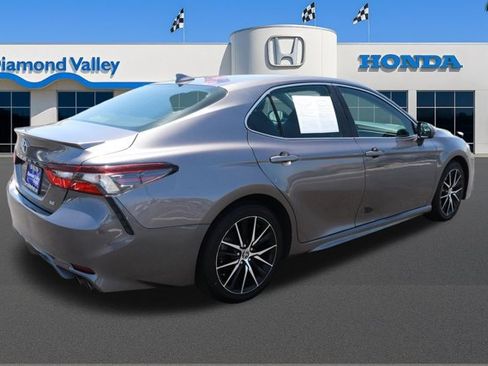 Used 2021 Toyota Camry SE FWD image 7