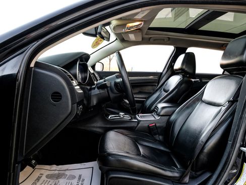 Used 2017 Chrysler 300 Limited w/ Value Package image 15