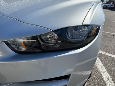Used 2017 Jaguar XE Premium image 11