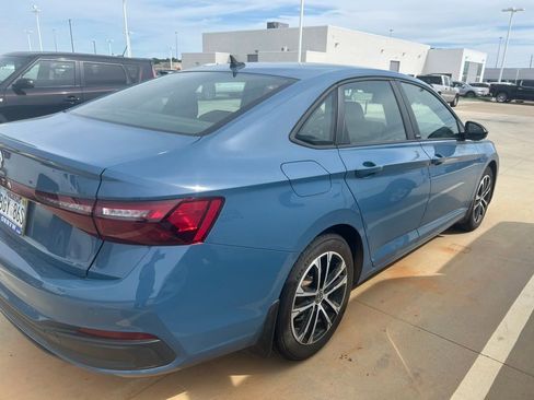 Used 2025 Volkswagen Jetta Sport image 10