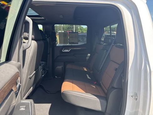 Used 2024 Chevrolet Silverado 1500 High Country w/ Technology Package AWD/4WD image 28