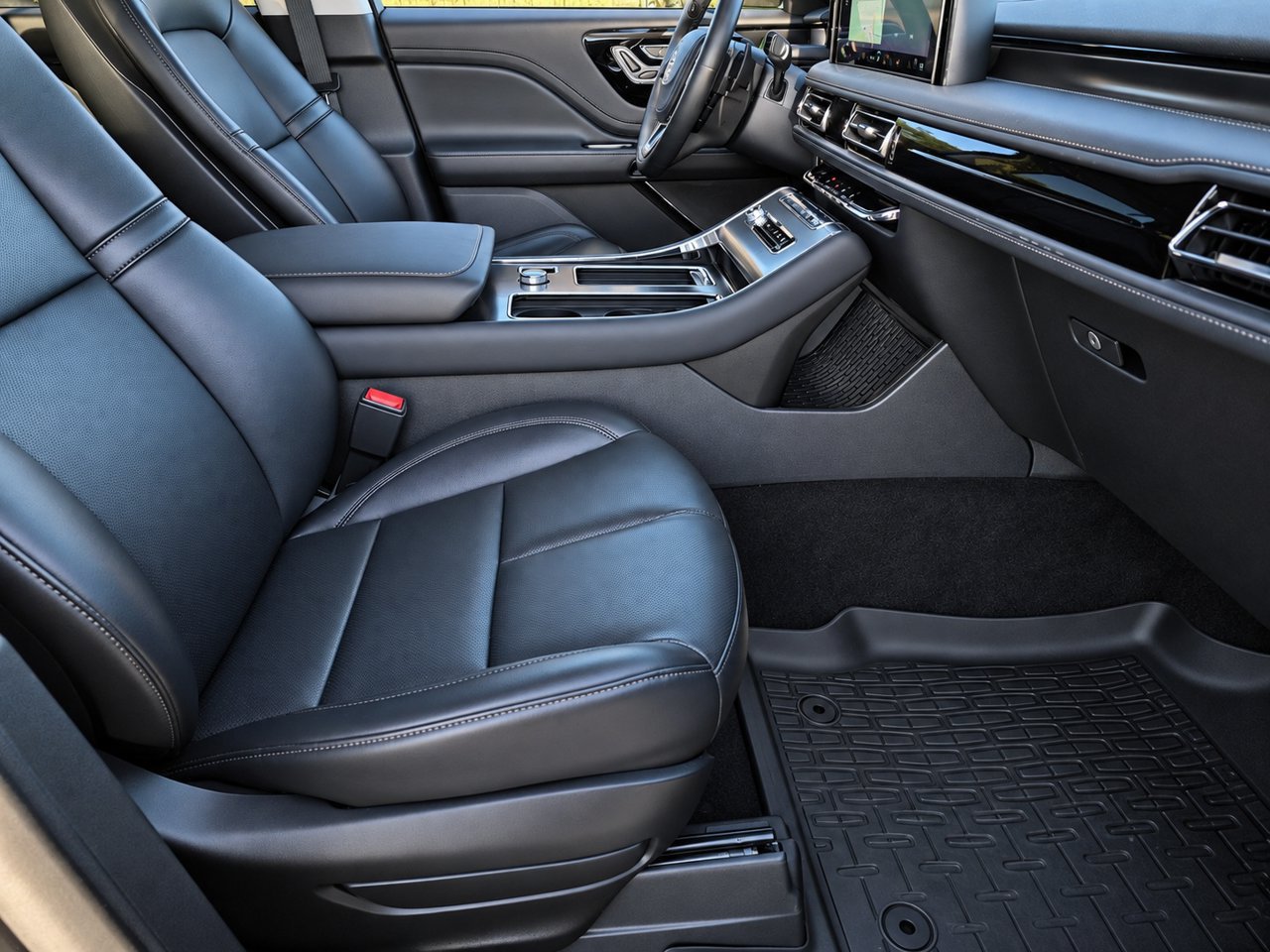 Used 2025 Lincoln Aviator AWD image 36