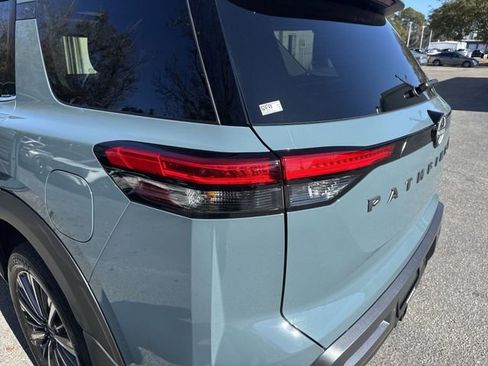 New 2026 Nissan Pathfinder Platinum image 36