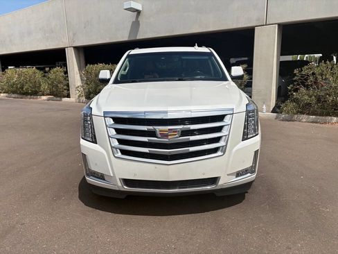 Used 2016 Cadillac Escalade Premium AWD/4WD image 4