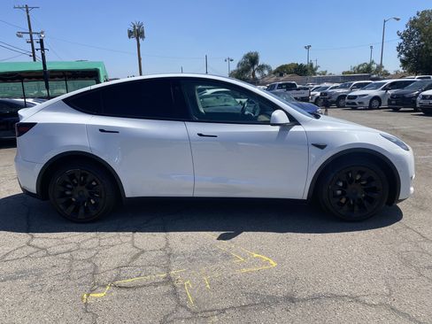 Used 2021 Tesla Model Y Long Range AWD/4WD image 9