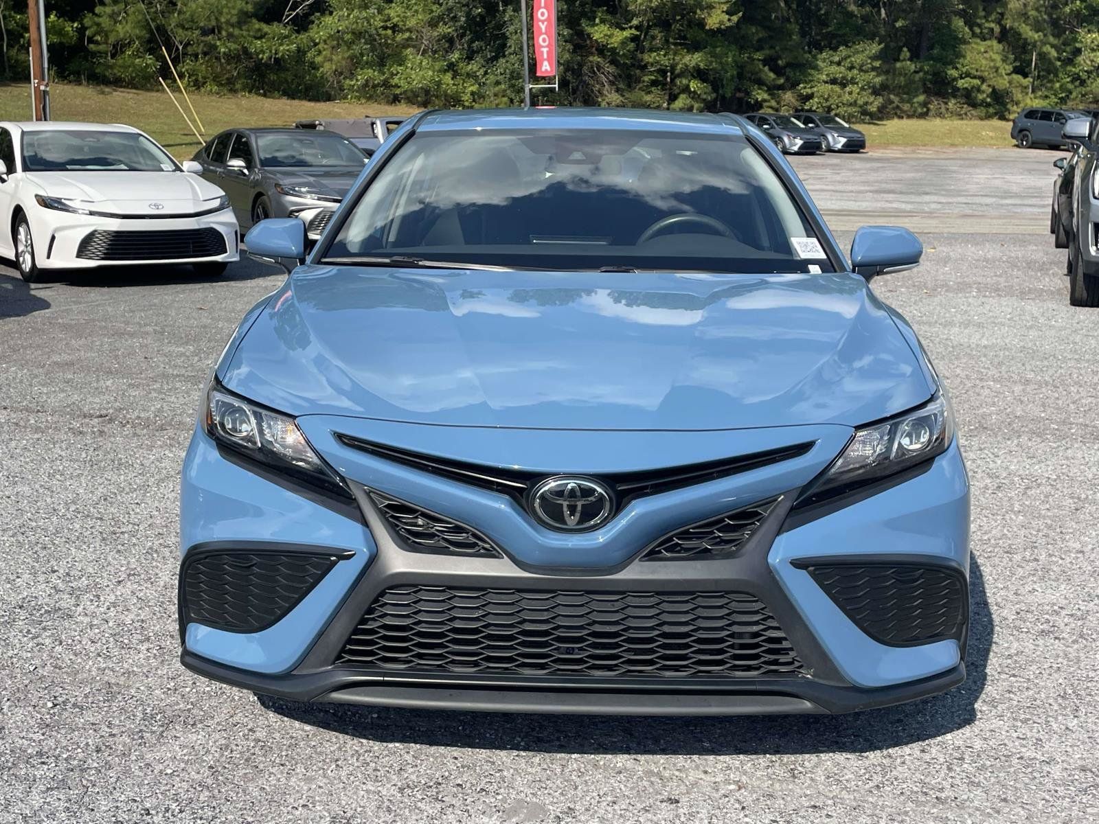 Used 2023 Toyota Camry SE FWD image 6
