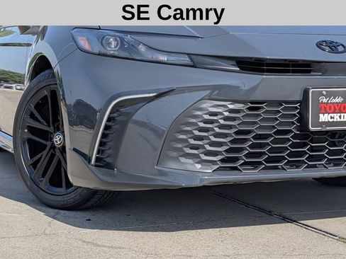 Used 2025 Toyota Camry SE w/ Convenience Package FWD image 3