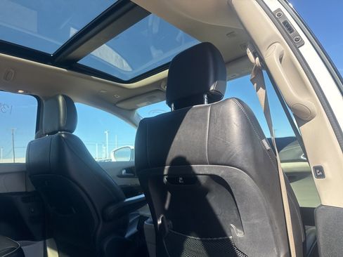 Used 2018 Chrysler Pacifica Limited image 23