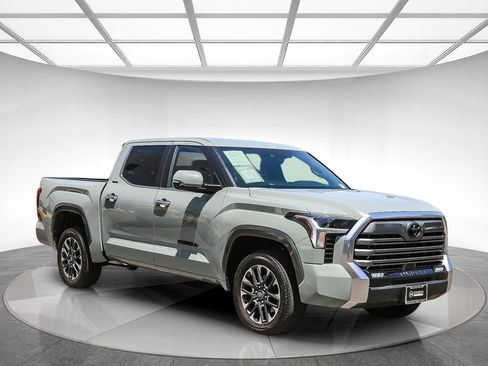 Used 2025 Toyota Tundra Limited AWD/4WD image 5
