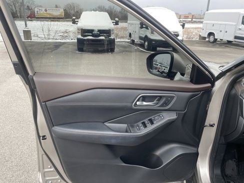 Used 2023 Nissan Rogue Platinum w/ Platinum Premium Package image 19