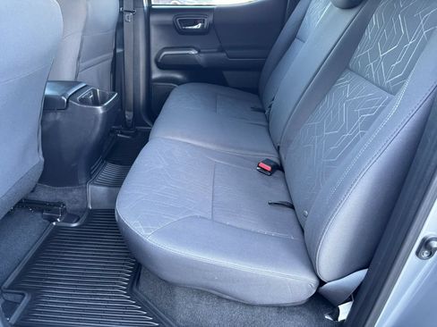 Used 2018 Toyota Tacoma TRD Off-Road w/ Technology Package AWD/4WD image 22