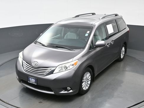 Used 2017 Toyota Sienna Limited Premium image 34