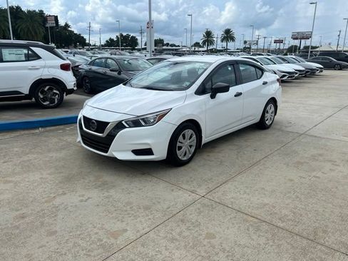 Used 2020 Nissan Versa S FWD image 3