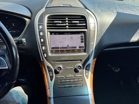 Used 2019 Lincoln Nautilus Select image 12