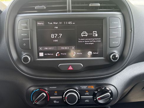 Used 2025 Kia Soul LX w/ LX Technology Package FWD image 20