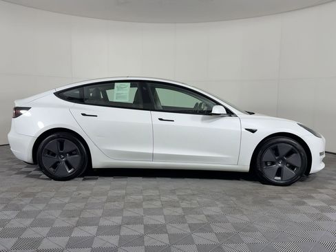 Used 2023 Tesla Model 3 Standard Range image 8