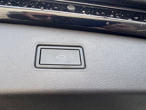 Used 2024 Volkswagen Tiguan SE R-Line image 36