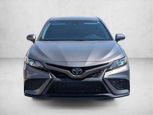 Used 2022 Toyota Camry SE FWD image 2