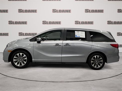 Used 2024 Honda Odyssey EX-L image 2