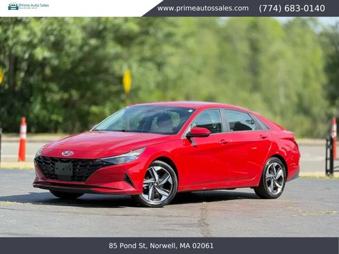 Used 2023 Hyundai Elantra SEL w/ Convenience Package FWD image 4