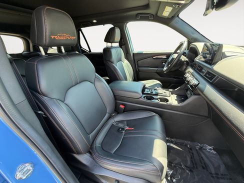 Used 2025 Honda Pilot TrailSport image 19