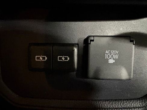 Used 2024 Toyota Highlander Platinum image 18