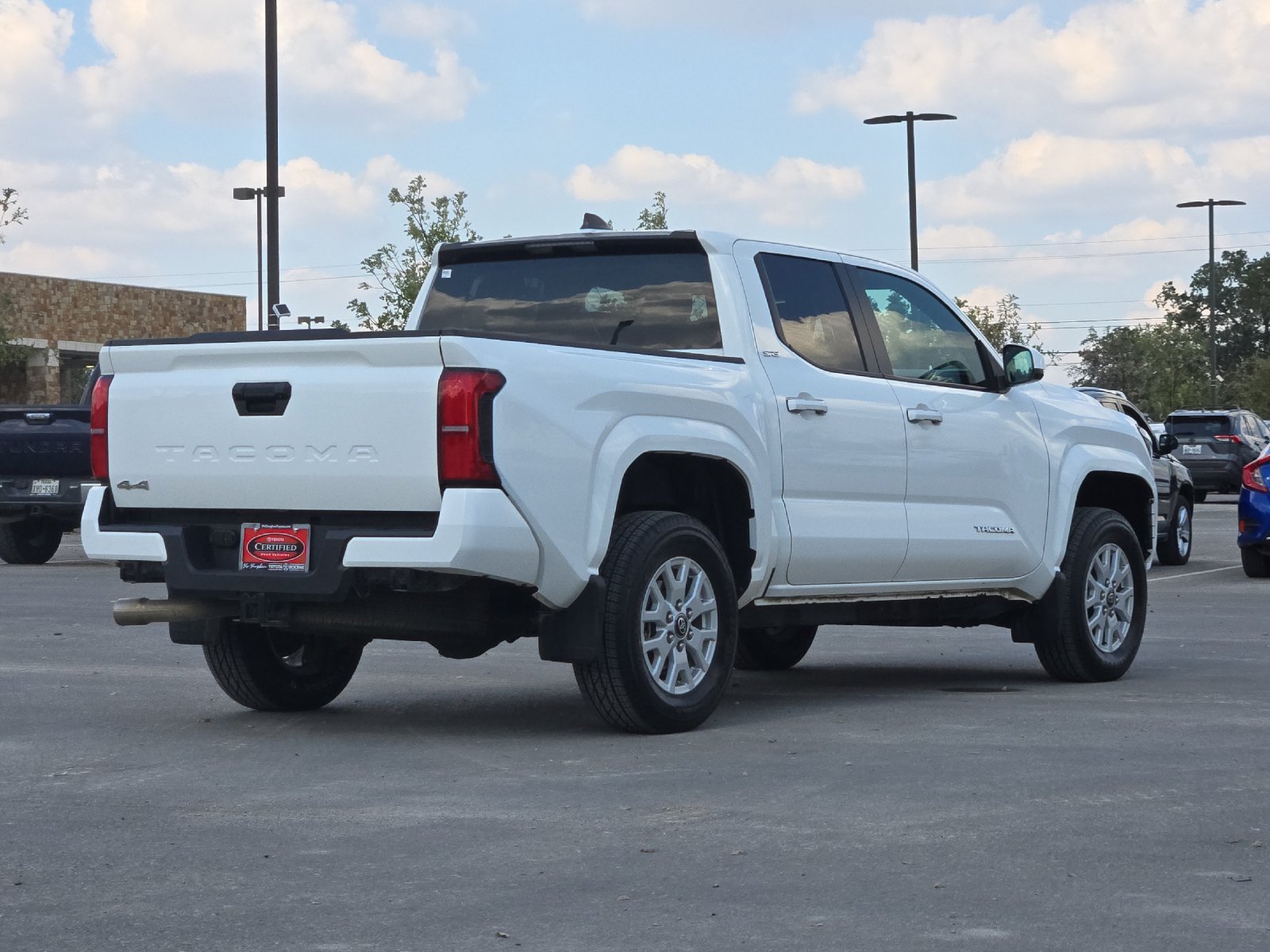 Certified 2025 Toyota Tacoma SR5 AWD/4WD image 5