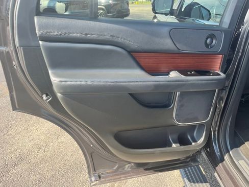 Used 2023 Lincoln Navigator Reserve image 16