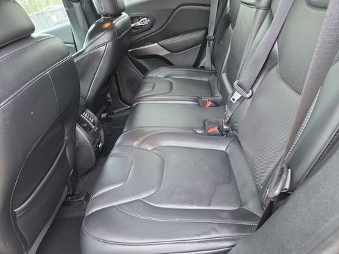 Used 2019 Jeep Cherokee Limited image 7