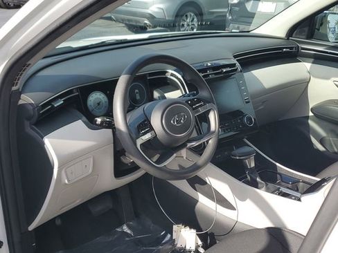 Certified 2024 Hyundai Tucson SE FWD image 8