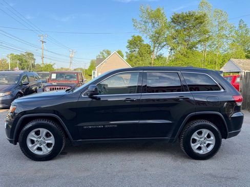 Used 2017 Jeep Grand Cherokee Laredo image 4