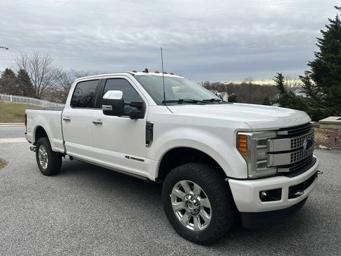 Used 2019 Ford F250 Platinum w/ Platinum Ultimate Package image 3