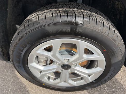 Used 2025 Jeep Compass Latitude image 29