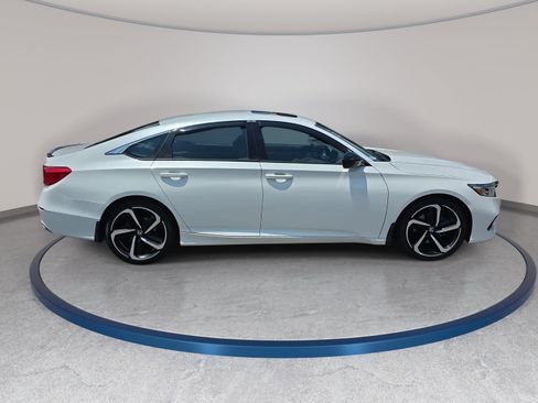 Used 2022 Honda Accord Sport image 4