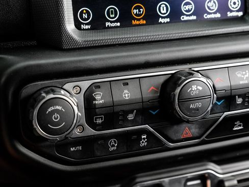 Used 2022 Jeep Wrangler Unlimited Sahara w/ LED Lighting Group image 32