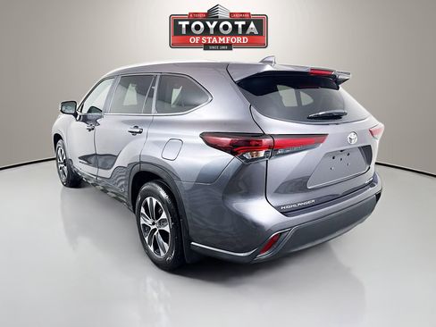 Certified 2025 Toyota Highlander image 5