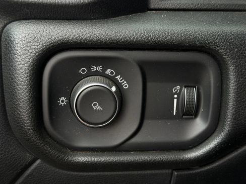 Used 2021 RAM 2500 Tradesman w/ Chrome Appearance Group AWD/4WD image 25