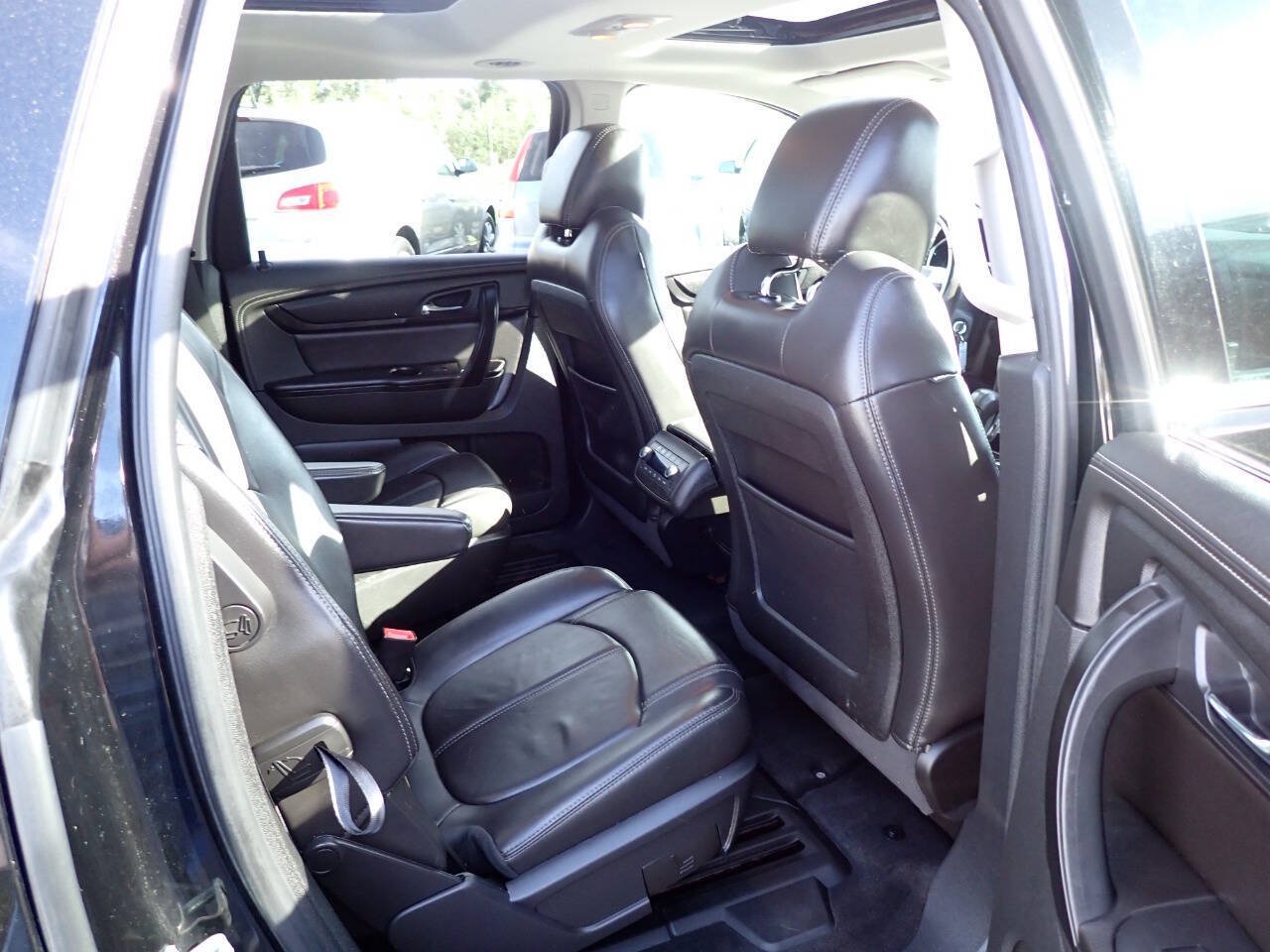 Used 2017 Chevrolet Traverse LT AWD/4WD image 12