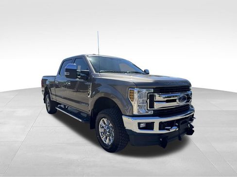 Used 2018 Ford F350 XLT w/ XLT Premium Package AWD/4WD image 5