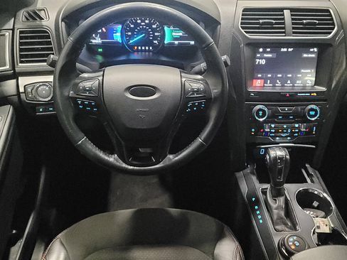Used 2018 Ford Explorer XLT w/ Equipment Group 202A AWD/4WD image 22
