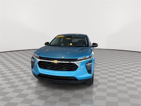 Certified 2025 Chevrolet Trax LS image 4