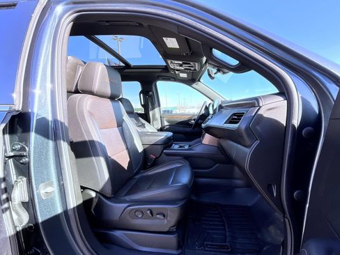Used 2021 Chevrolet Suburban High Country AWD/4WD image 15