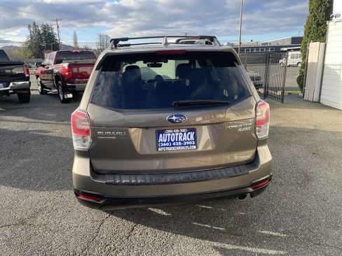 Used 2017 Subaru Forester 2.5i Touring image 3