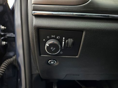 Used 2020 Jeep Grand Cherokee Limited w/ Trailer Tow Group IV image 13