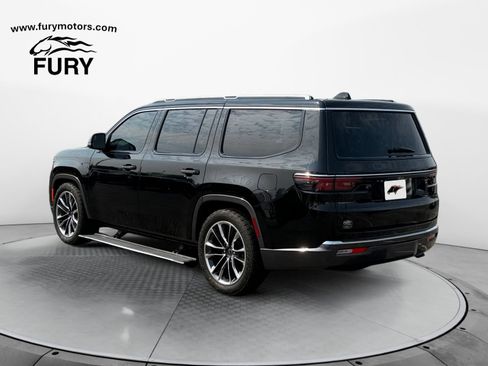 Used 2022 Jeep Wagoneer Series III w/ Premium Group I AWD/4WD image 5