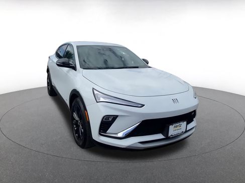 Used 2025 Buick Envista Sport Touring image 3