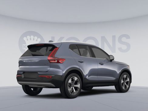 Used 2023 Volvo XC40 B5 Plus w/ Climate Package image 4