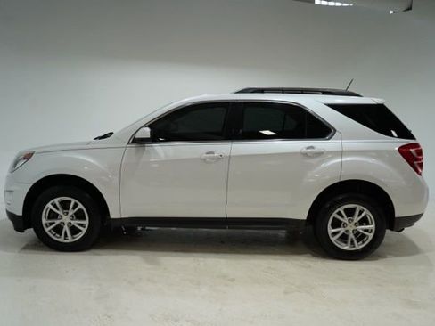 Used 2017 Chevrolet Equinox LT w/ Convenience Package image 4